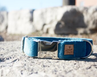 Collar de perro de terciopelo azul hecho a mano: suave y duradero