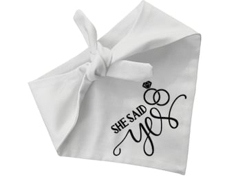 Bandana para cachorro She Said Yes: roupa para casamento de estimação