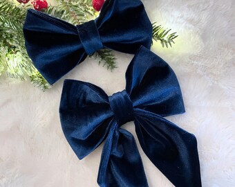 Handmade Blue Velvet Pet Bowtie: Christmas Cat & Dog Accessory