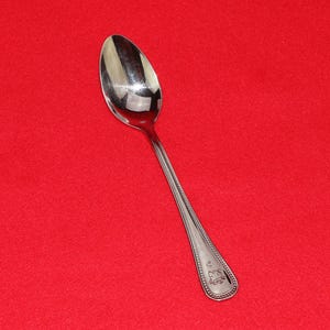 Disney Winnie The Pooh Stainless 18/8 Flatware/Silverware Bee 8" Soup Spoon