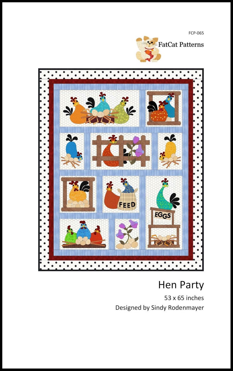 Pu&ograve; includere: Una colorata trapunta, "Hen Party", con motivi di galline in quadrati. La trapunta misura 135 x 165 cm e include le parole "FEED" e "EGGS". Progettato da Sindy Rodenmayer.