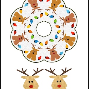 Puede incluir: Una falda de árbol de Navidad con un diámetro de 48 pulgadas que presenta un fondo blanco con renos marrones y luces de colores. La falda está hecha de tela y tiene un borde verde. La imagen también incluye dos recortes de renos individuales.