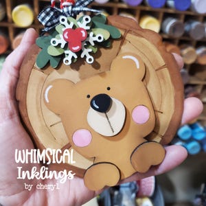 Adorno de oso de bosque / Adorno de oso listo para usar con láser / Adorno navideño Glowforge / Adorno Joy / Adorno Glowforge