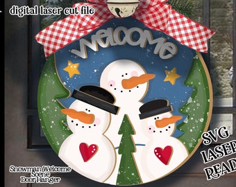 Letrero de puerta con escena de bienvenida de muñeco de nieve SVG láser / Letrero de muñeco de nieve listo para láser / Letrero de invierno Glow Forge /