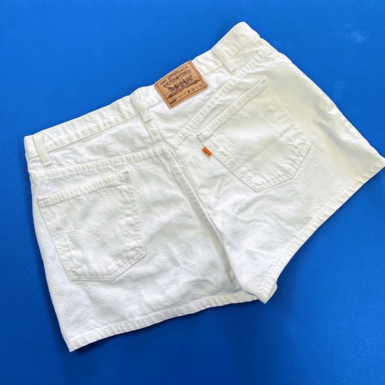 white levi 550 jeans
