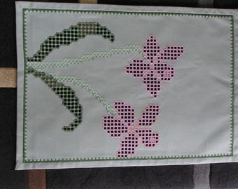 Embroidered mat in Hardanger orchids green and pink