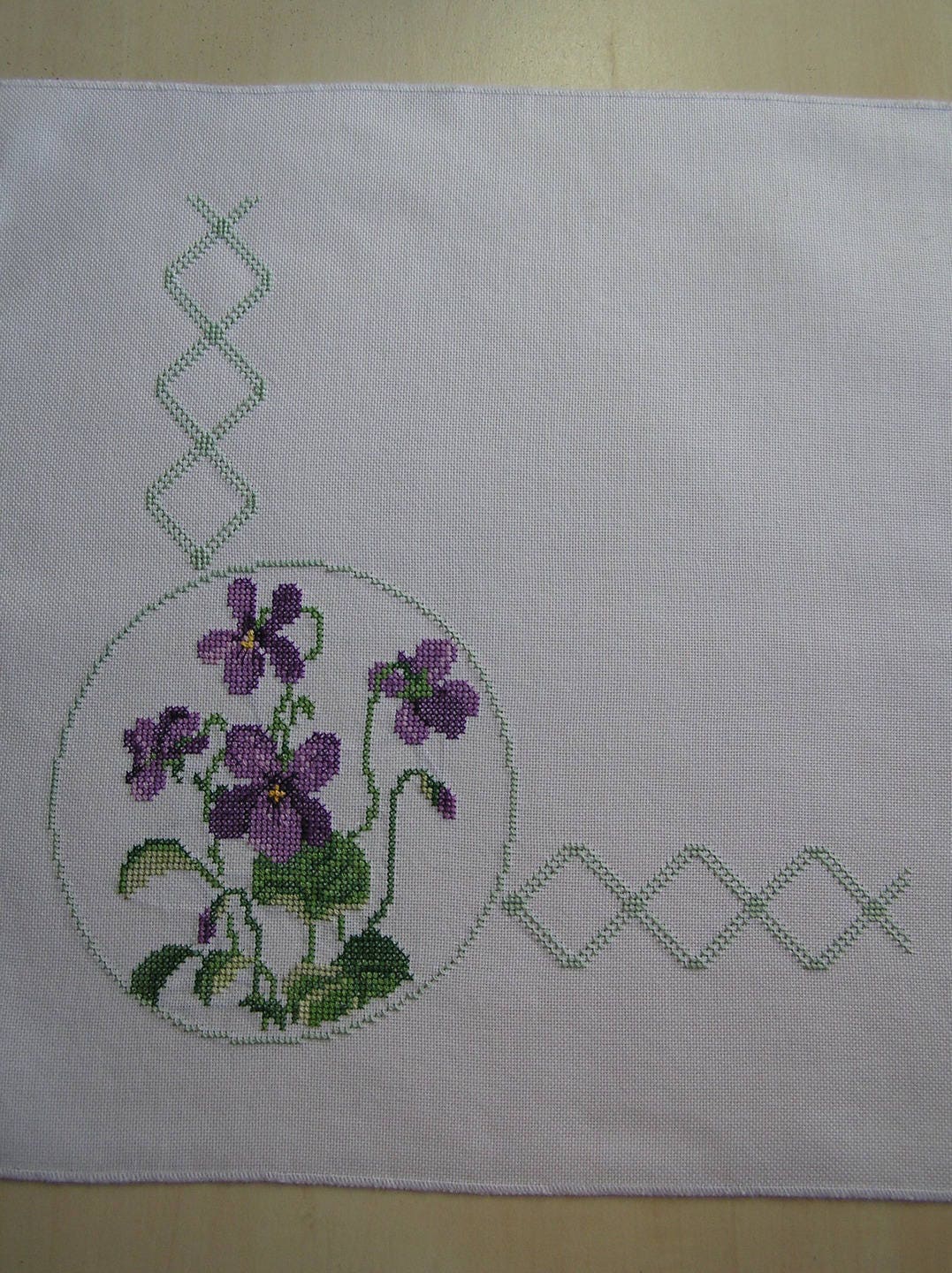 Broderie Motif 1900 Violet et Vert