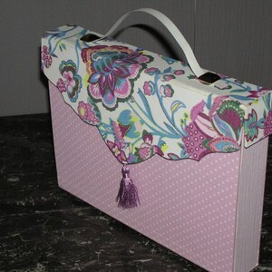 Porte-documents rose en carton