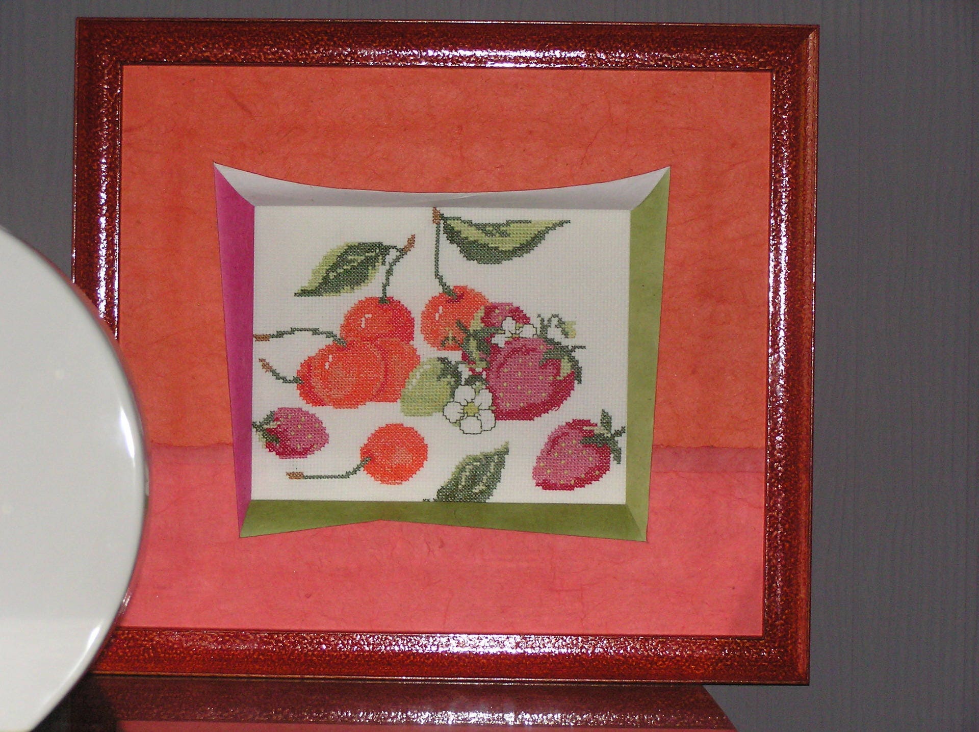 Tableau de Fraises et Cerises Au Point Croix