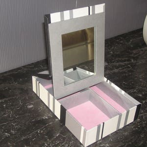 Make up box with mirror, pink and gray image 1