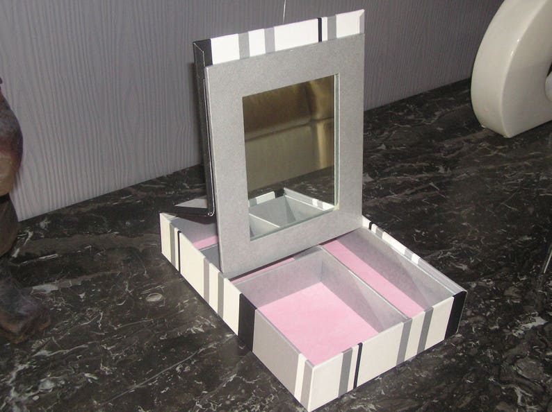 Make up box with mirror, pink and gray image 1