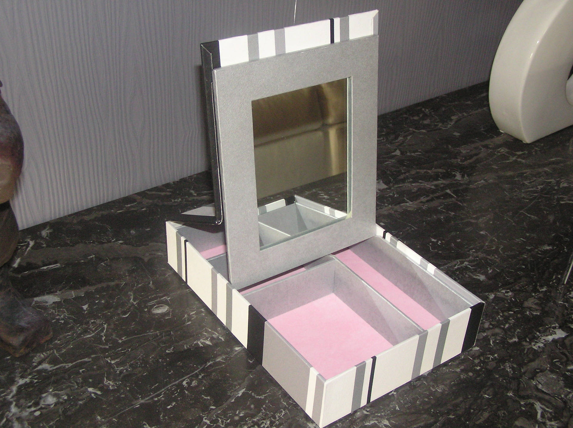 Boîte de Maquillage avec Miroir, Grise et Rose