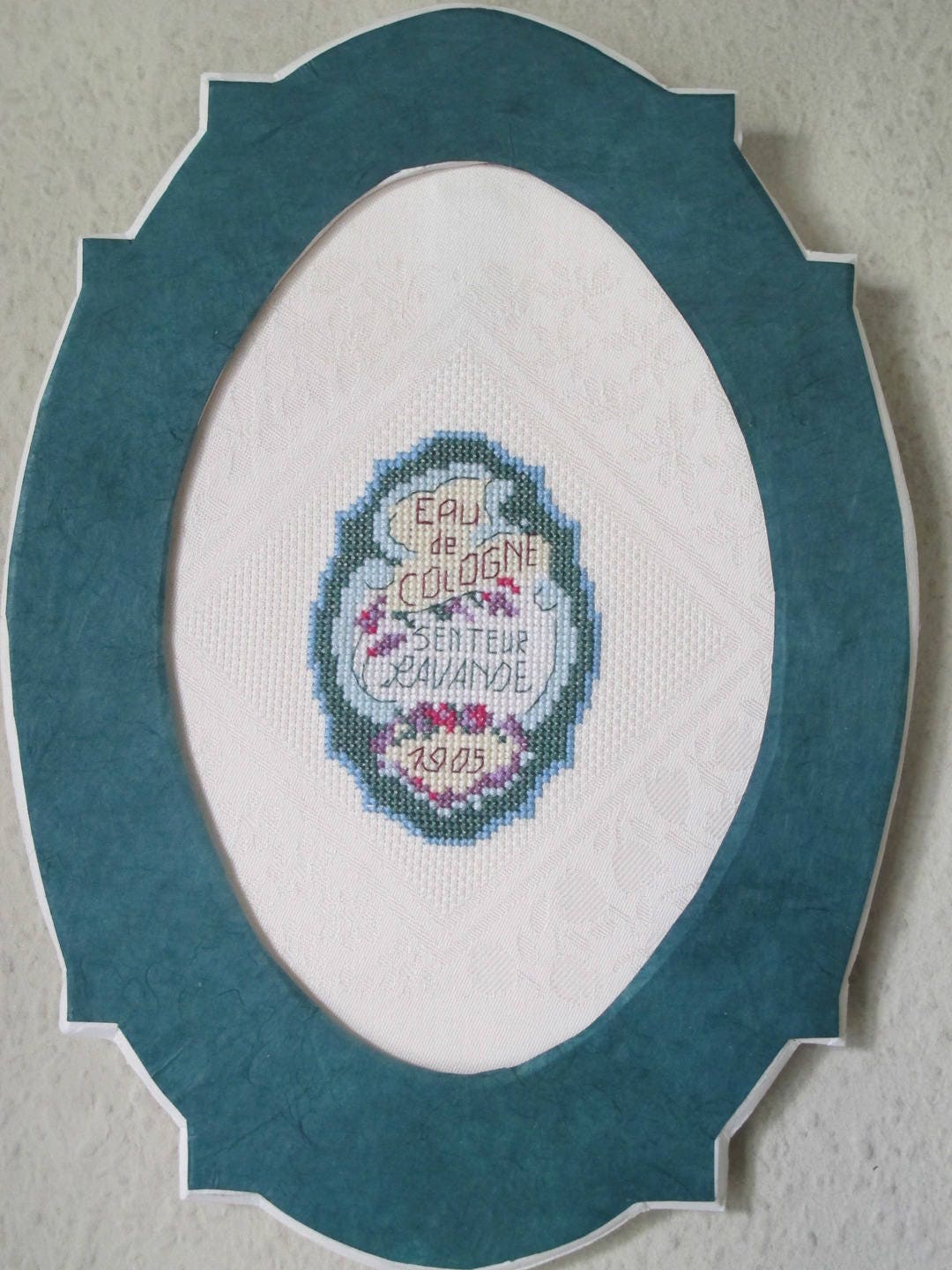 Petit Tableau Broderie Eau de Cologne