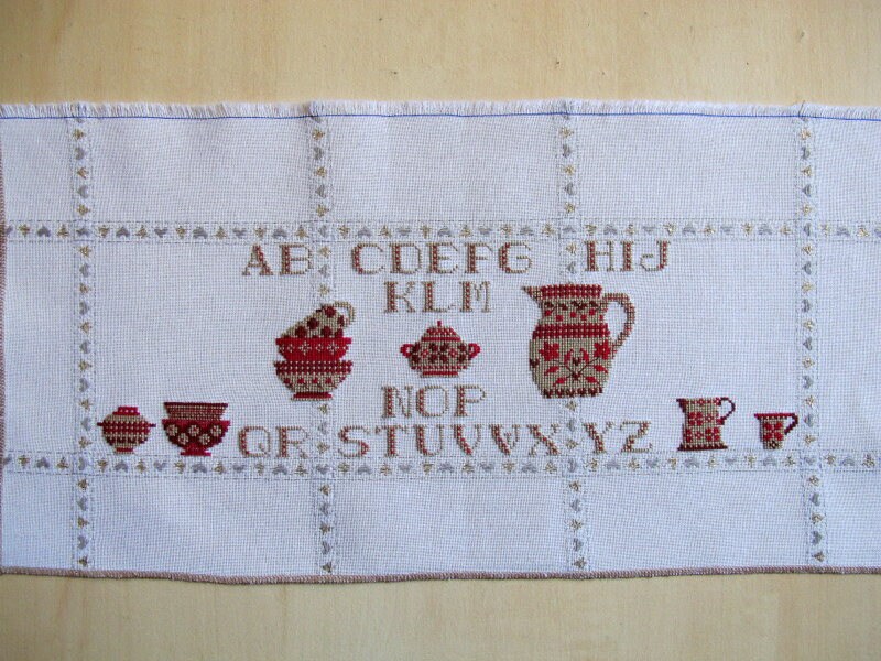 Broderie Abécédaire Aux Pots de Grès Au Point Croix Compté