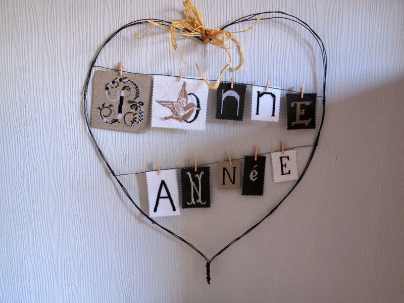 Coeur Bonne Année en Fil de Fer et Broderie