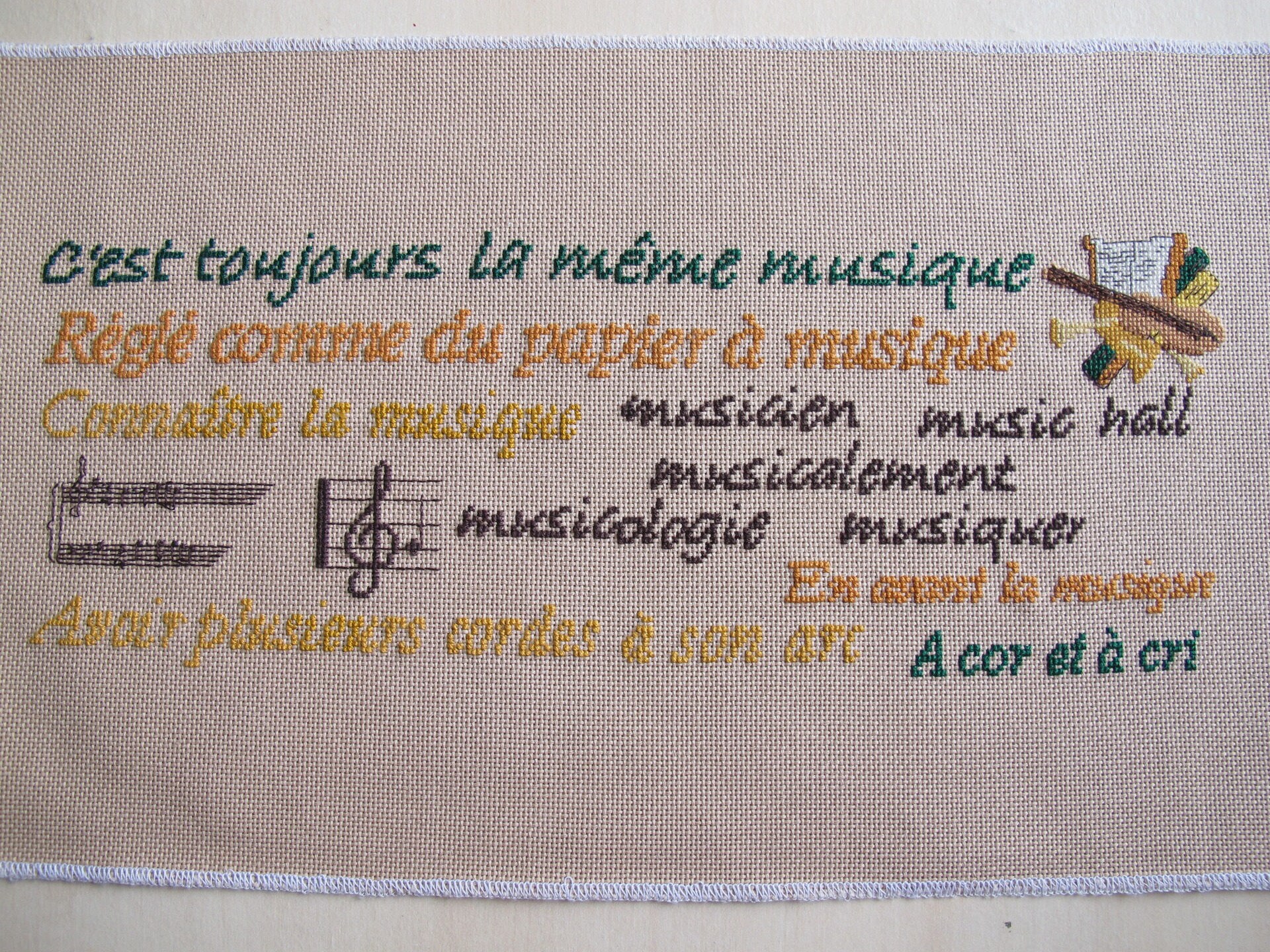 Broderie Dictons sur La Musique Au Point de Croix