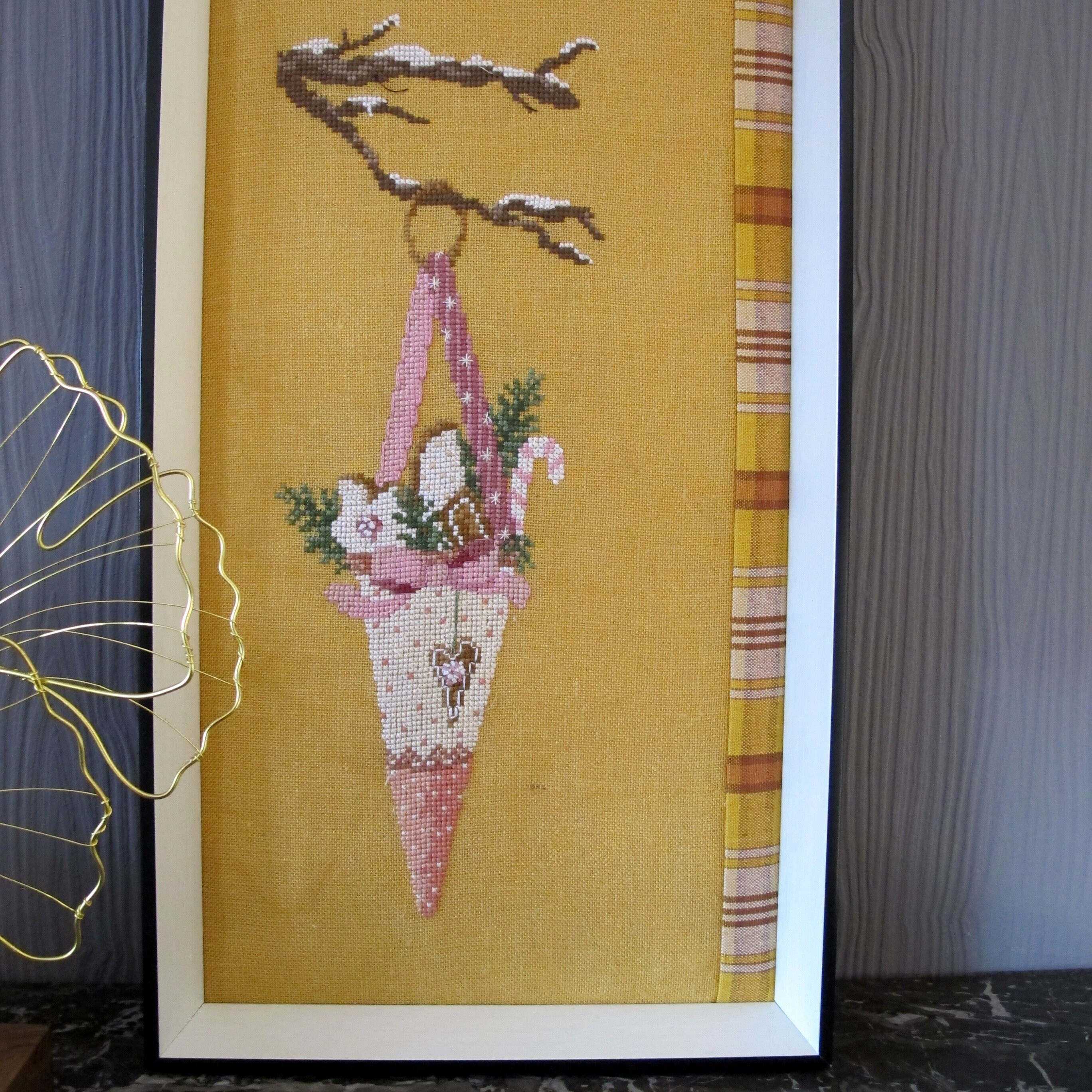 Tableau Brodé Cône Garni