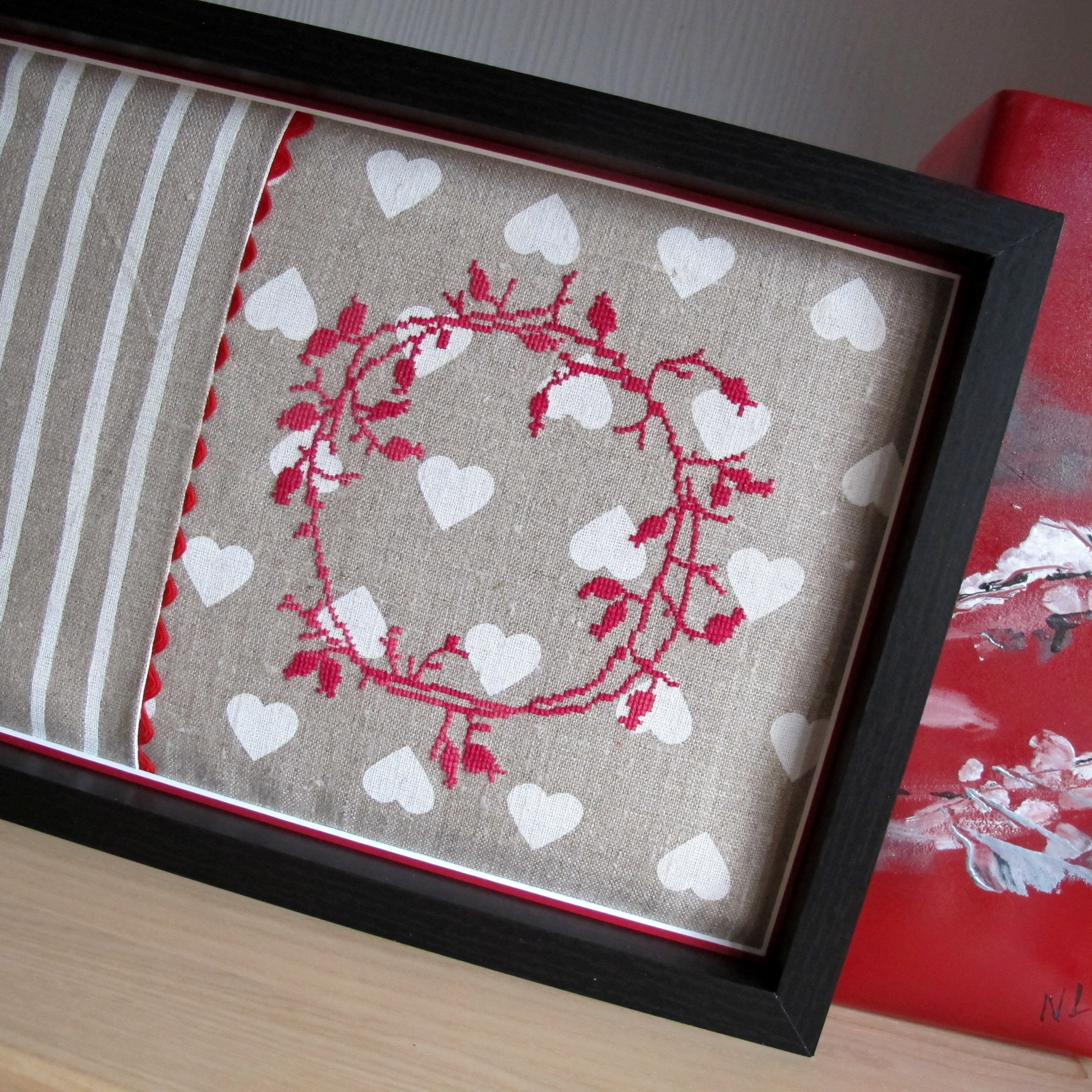 Tableau Brodé Couronne Rouge