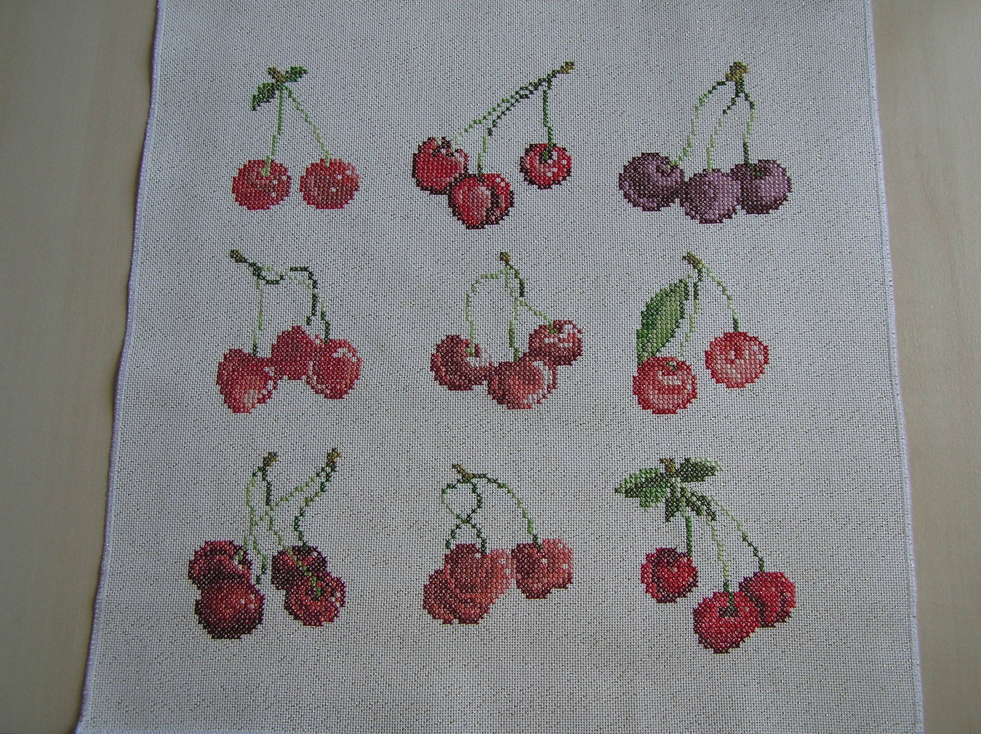 Broderie de Différentes Variétés Cerises Au Point Croix