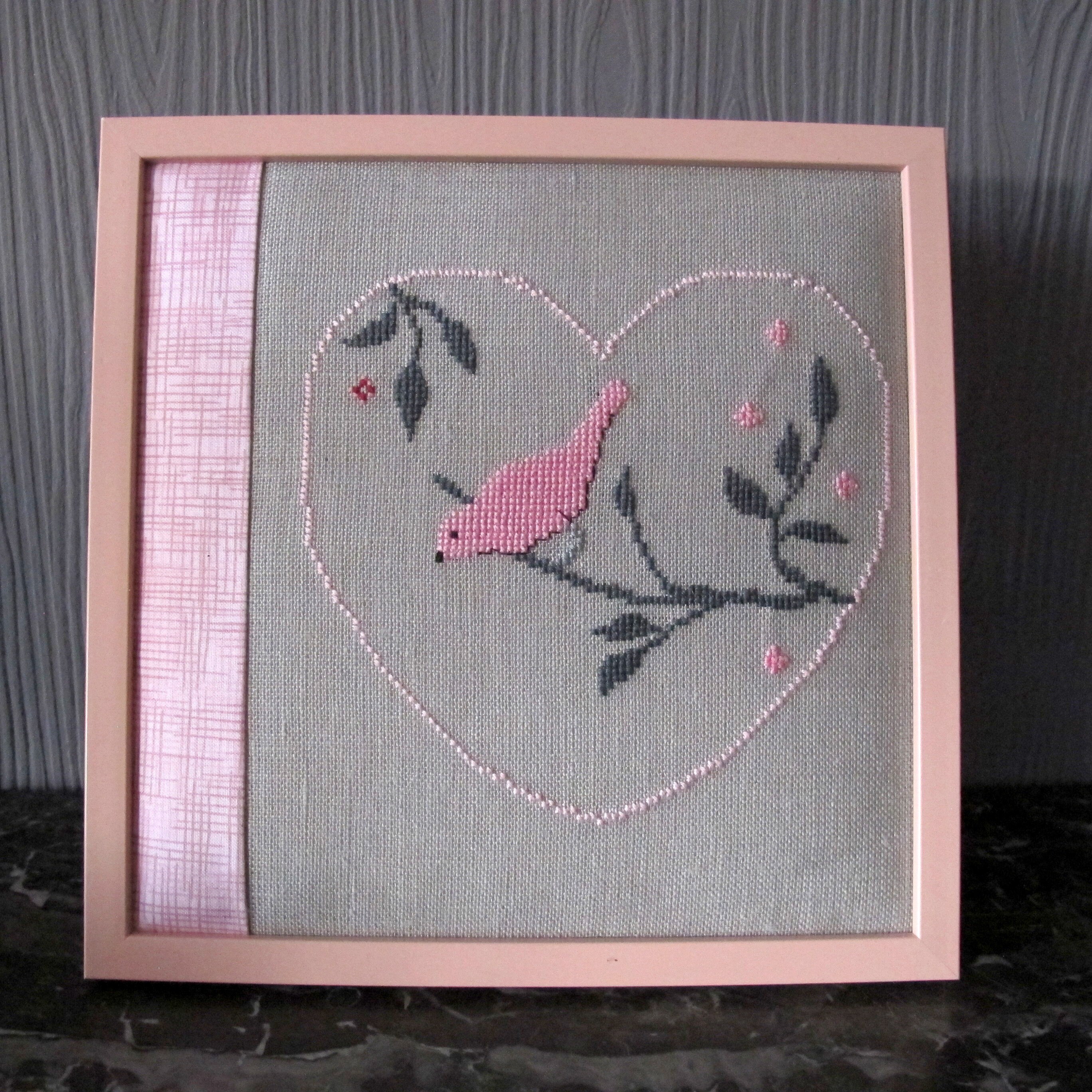 Tableau Brodé Oiseau Dans Un Coeur