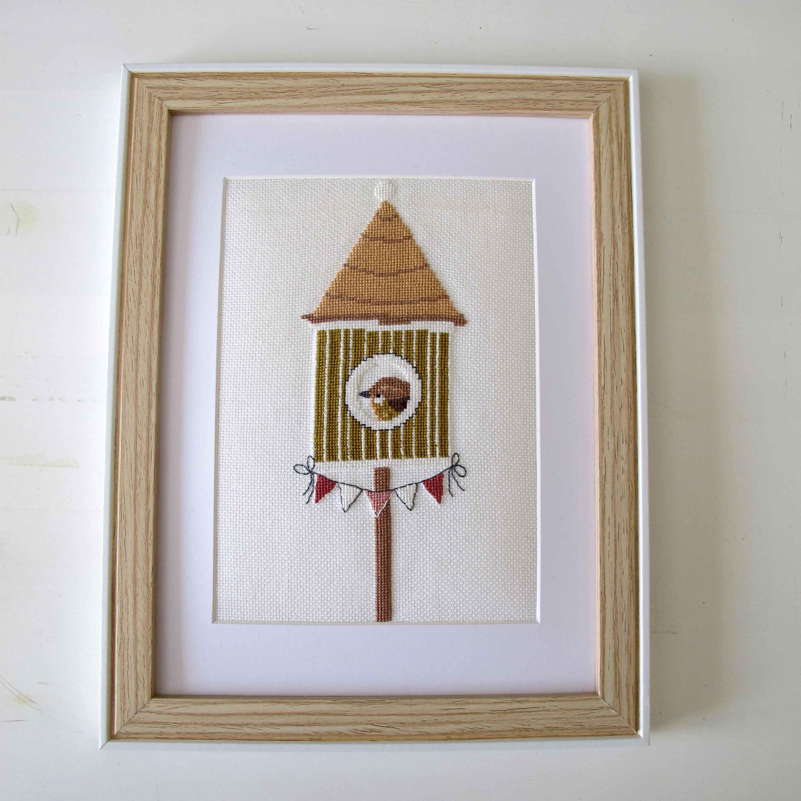 Tableau Brodé Nichoir à Oiseau