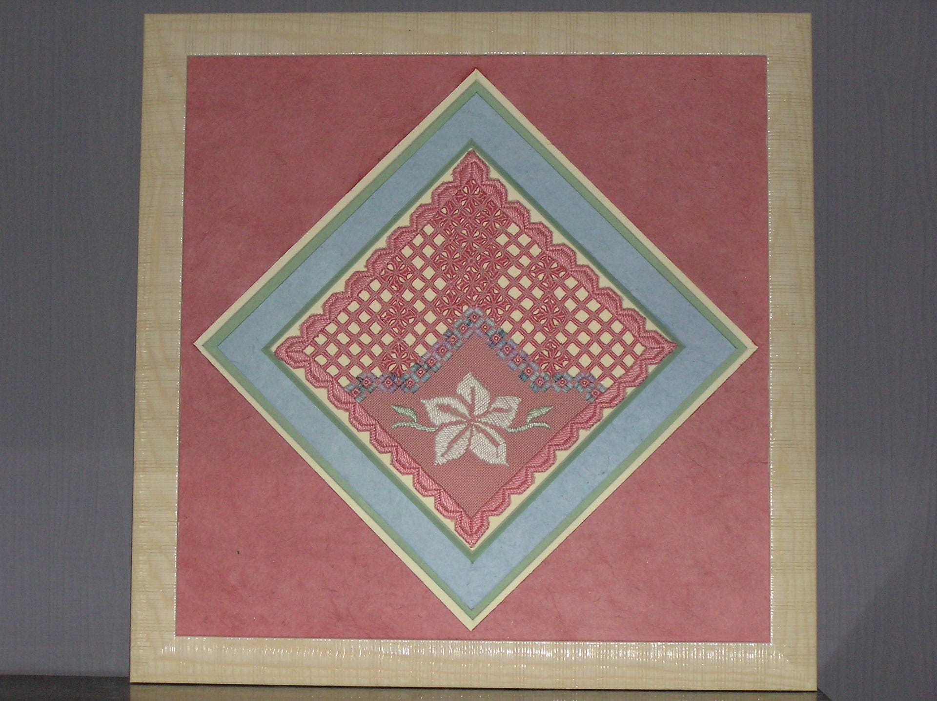 Tableau d'une Broderie Hardanger Rose et Beige