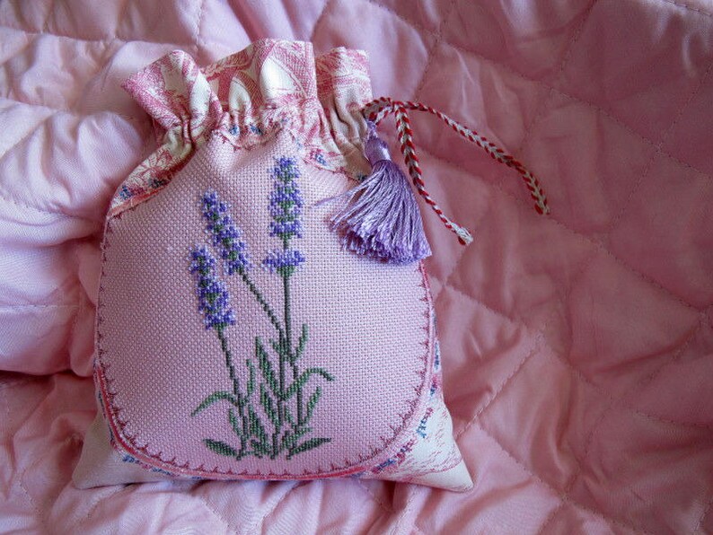 Sachet de lavande rose brodé au point de croix Etsy France