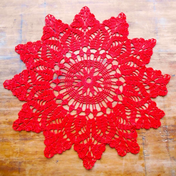 Napperon rouge au crochet, Napperon rond de 42 cm de diamètre, Napperon rouge au crochet, Décoration d'intérieur, Décoration de Noël.