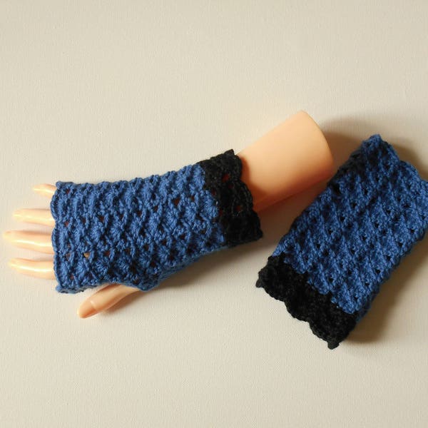 Mitaines bleues et noires au crochet