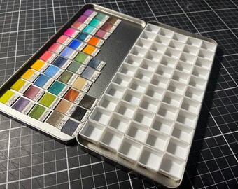 Palette aquarelle + 55 demi-godets vides + nuancier aimanté