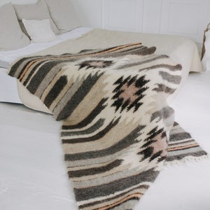 Hutsul blanket Handwoven blanket from Ukraine Lizhnyk Wool blanket