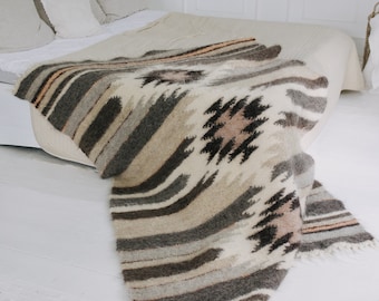 Hutsul blanket: Handwoven wool blanket from Ukraine
