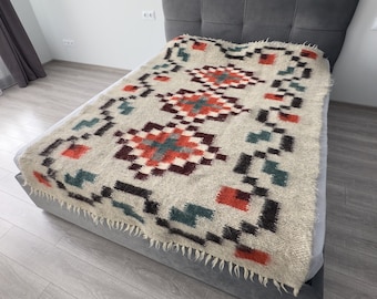 Hand woven blanket - Vyshyvanka - Hutsul blanket - Wool blanket made in Ukraine