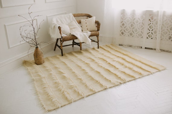 Wool rug from Ukraine Lizhnyk Shaggy rug Cream rug 6x9 rug 5x7