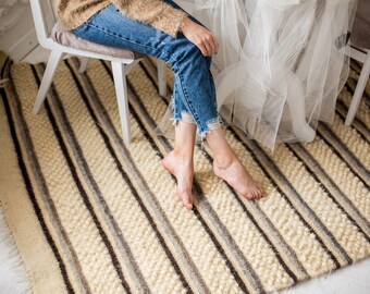 Pom Pom Wool Rug: Cozy Home Decor