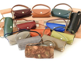 Pochette a palets en cuir et bois, sac rangement pour jeu du palet plusieurs couleurs disponibles Pochette range palets Sacoche range palets