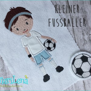 Stickdatei Kleiner Fußballer 1 Appli 13x18 5x7 Stickmuster Stickmotiv embroidery pattern appliqué soccer player boy Bild 3