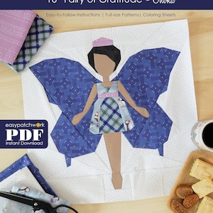 Könnte beinhalten: Ein 40,6 cm großes Papier-Patchwork-Muster einer Fee mit einem blau-weiß karierten Kleid, einer rosa Krone und Flügeln eines Schmetterlings. Das Muster trägt den Titel "Fairy of Gratitude - Onoka" und beinhaltet leicht verständliche Anleitungen, Muster in Originalgröße und Malvorlagen. Das Muster ist als Sofort-Download verfügbar.