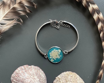 Bracelet en dentelle de la reine Anne, bracelet en vraies fleurs, bracelet en fleurs pressées, bracelet en fleurs sèches, bijoux en fleurs, bijoux en résine