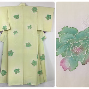 Japanese women&#39;s kimono, vintage, light yellow silk, flowers kimono, small-medium, Japan import