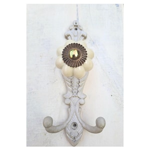 Väggkrok, dubbelkrok, grå med keramisk knopp