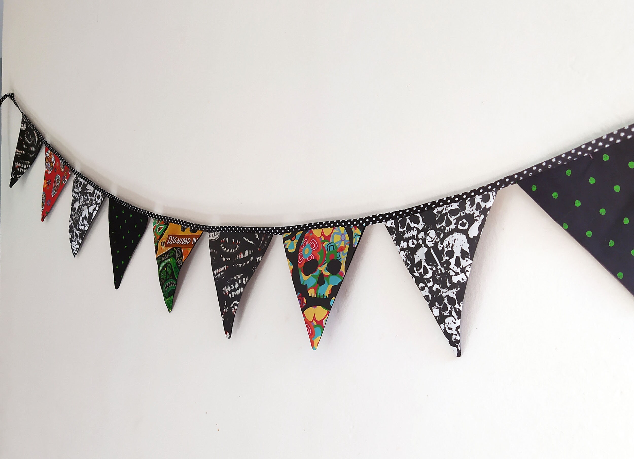 Guirlande de Fanions Rock'n'roll | Petit Format, Décoration Rock, Gothique