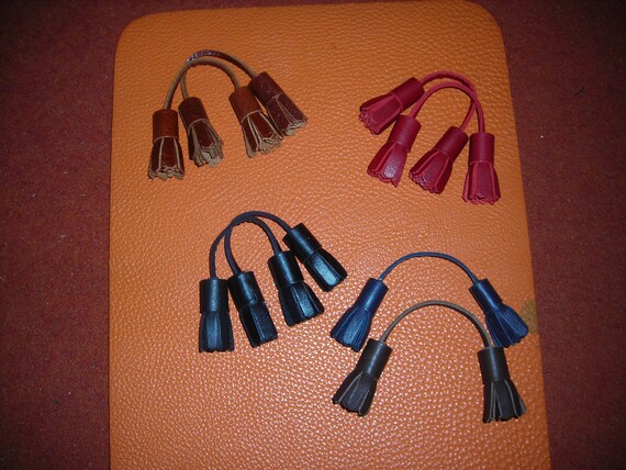 Pompones de cuero zapatos u usos. - España