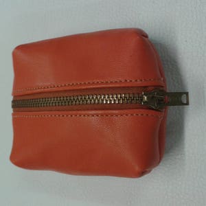 Porte monnaie cuir agneau orange.