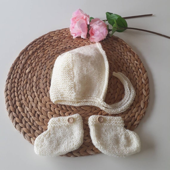 Layette bonnet beguin et petits chaussons pour bebe naissance garcon ou fille tricotes a la main Fabrication Francaise Etsy France