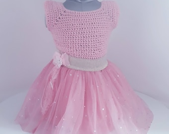 Vêtement robe tulle princesse cérémonie baptême mariage anniversaire rose poudré fait main crochet fille 1 an fabrication française