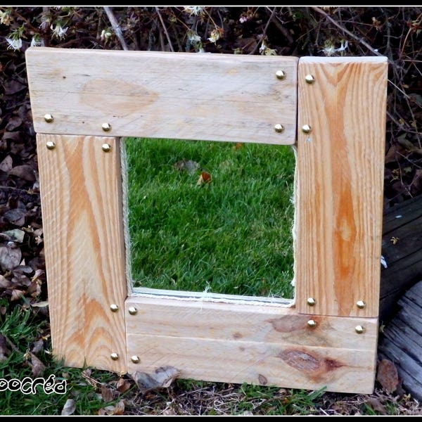 Miroir en bois de palette recyclé