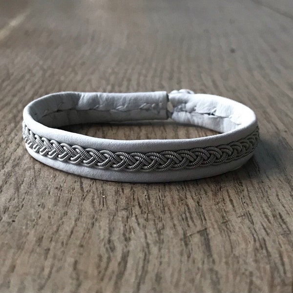 Sami white reindeer leather bracelet, silver tinplate, Nordic, Viking, folk, Celtic, boho, Slavic, Scandinavian - size 16.5 cm