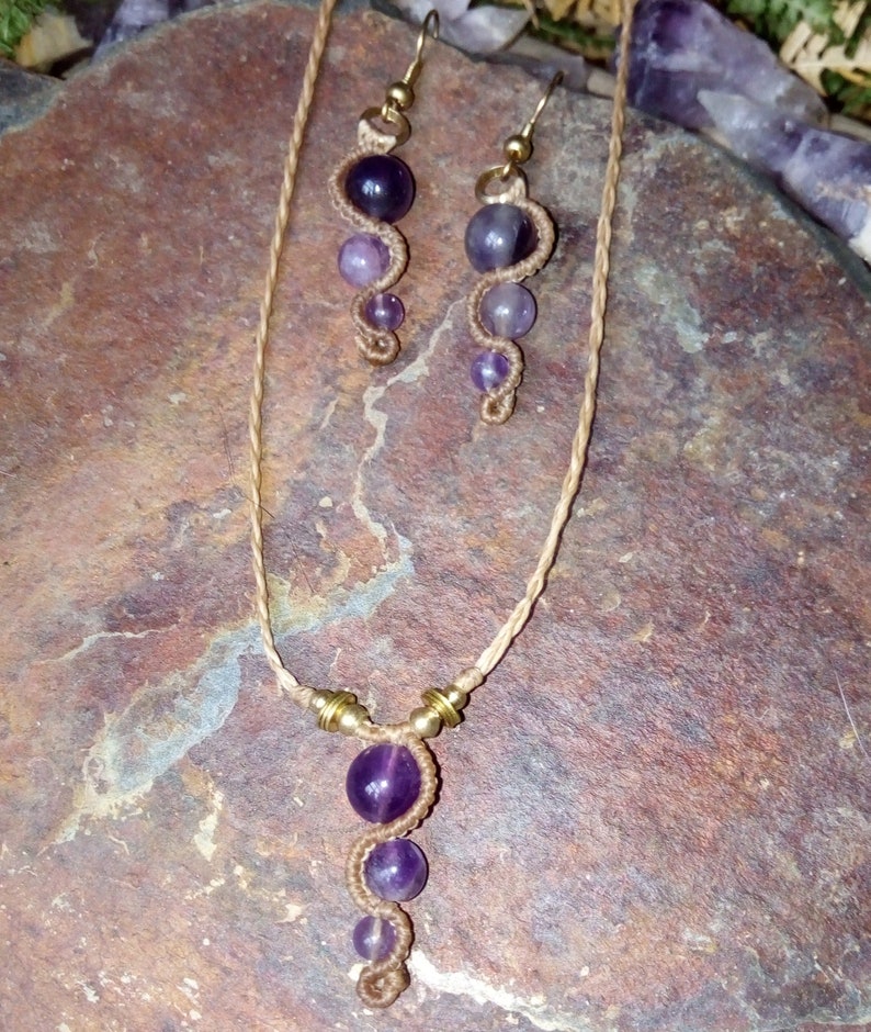 pendant andor bohemian earrings in macram\u00e9 with natural amethyst beads Parure Amethyst