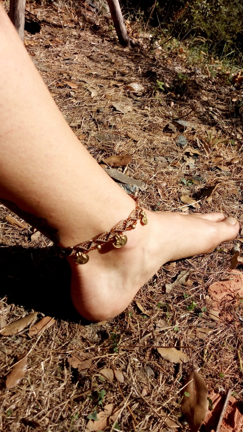 ankle bracelet in brown and beige macram\u00e9